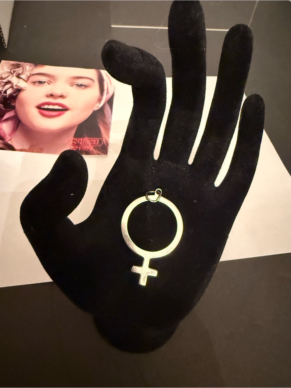 Vtg. Avedon Silver Female Symbol Pendant Necklace Charm